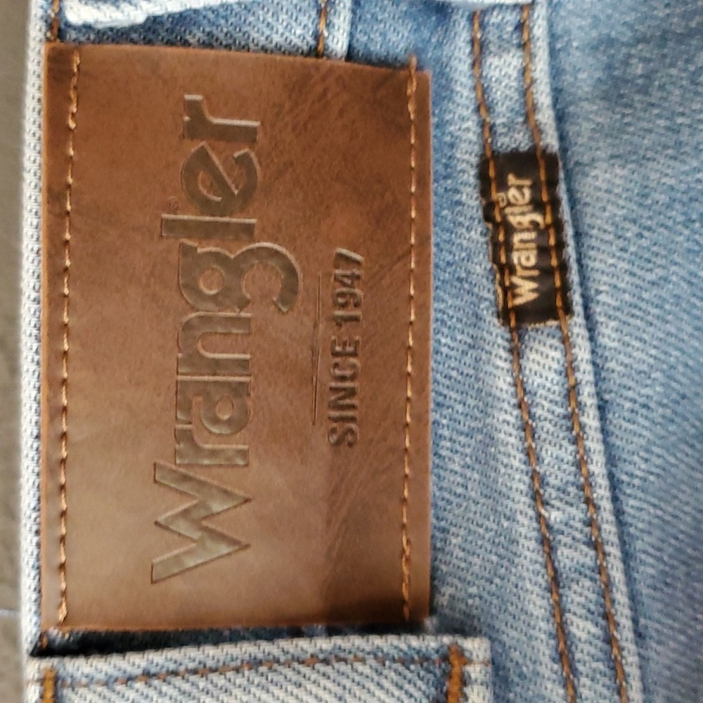 Wranglers size 34x32 - Picture 3 of 6
